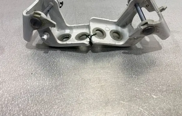 Peugeot 5008 Rear door hinge set 15618S2