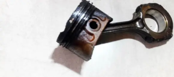 Renault Megane II Piston with connecting rod
