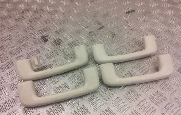 Mitsubishi Outlander A set of handles for the ceiling 