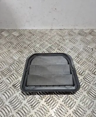 Volvo S60 Quarter panel pressure vent 31369380