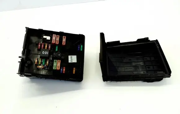 Skoda Yeti (5L) Fuse box set 1K0937118 1K0937132F