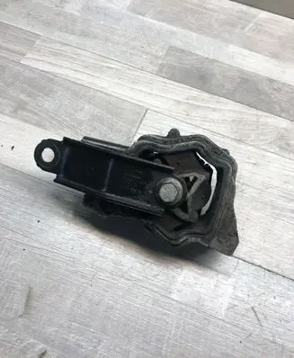 Volvo XC70 Engine mount bracket 30748173 6G926P082LE BH9SA0516