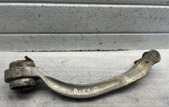 Volkswagen PASSAT B5 Front lower control arm/wishbone