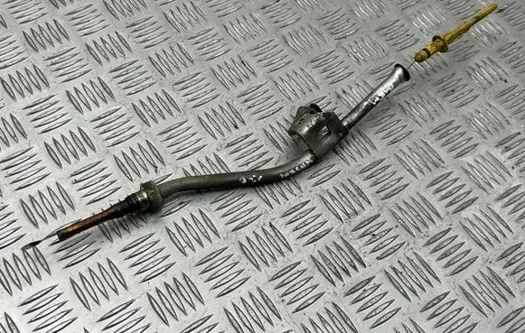 Nissan Qashqai Oil level dip stick 