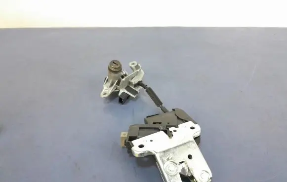 Audi A8 S8 D3 4E Tailgate/trunk/boot lock/catch/latch 4E0827645A