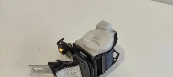 Middle seatbelt (rear)