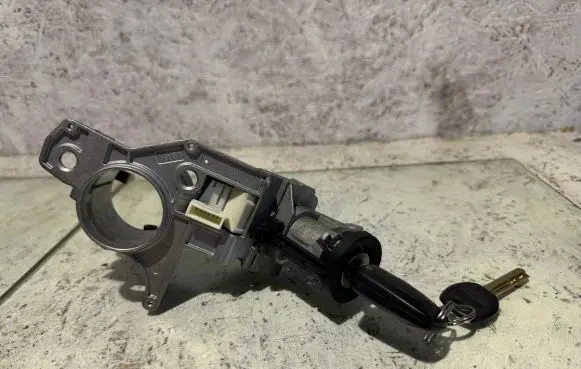 Opel Zafira B Ignition lock N0501882