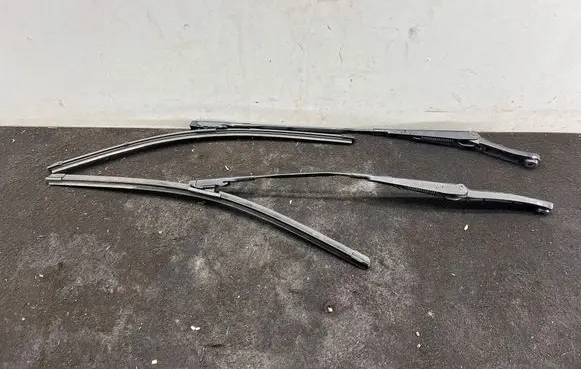 Audi TT TTS Mk2 Front wiper blade arm 8J2955408B 8J2955407B