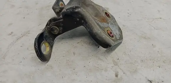 KIA Carens I Front door upper hinge