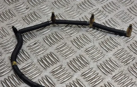 Citroen C3 Picasso Fuel injector supply line/pipe 