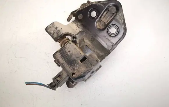 Skoda Octavia Mk2 (1Z) Rear door lock loop/hook striker 1z0827511c