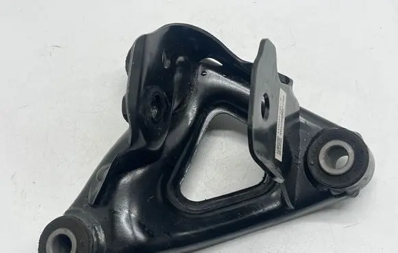 Tesla Model 3 Engine mounting bracket 111023300C AMXM220520012880