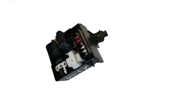 Toyota RAV 4 (XA20) Fuse module 9098702012 1567000870