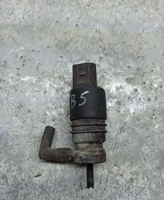 Volkswagen PASSAT B5 Windscreen/windshield washer pump