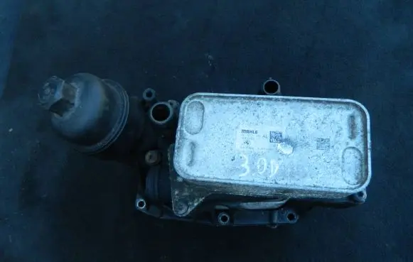 BMW 5 F10 F11 Engine oil radiator 8510856