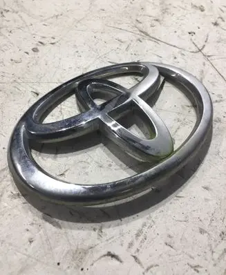 Toyota Avensis T250 Manufacturer badge logo/emblem 7543105050