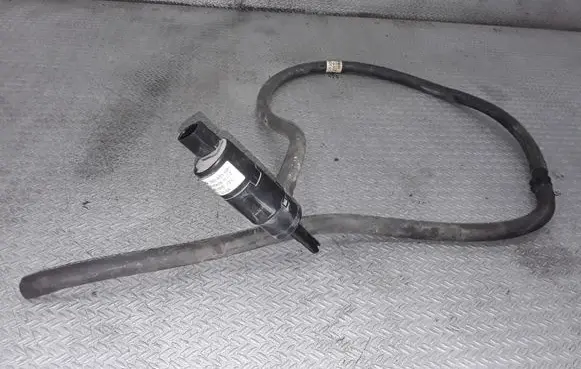 Volkswagen Touareg I Headlight washer pump 3B0955681