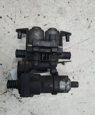 BMW 5 E39 Coolant heater control valve 8374994