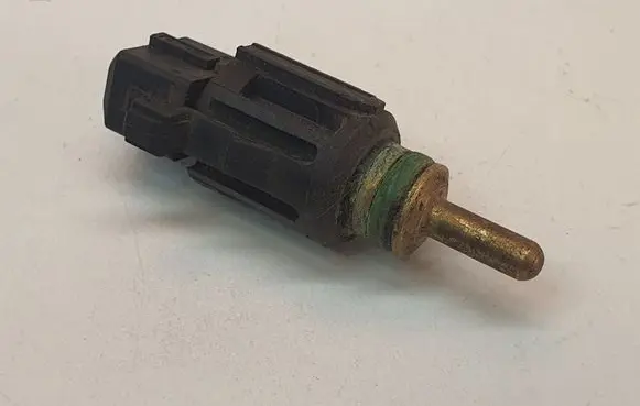 BMW 5 E39 Coolant temperature sensor 1433077 13621433077