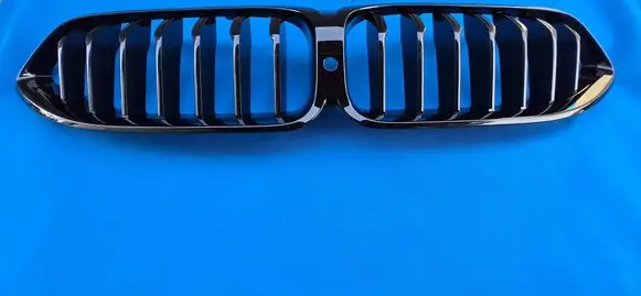 BMW 8 G15 Front grill 5B3B011