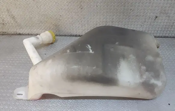 Windshield washer fluid reservoir/tank