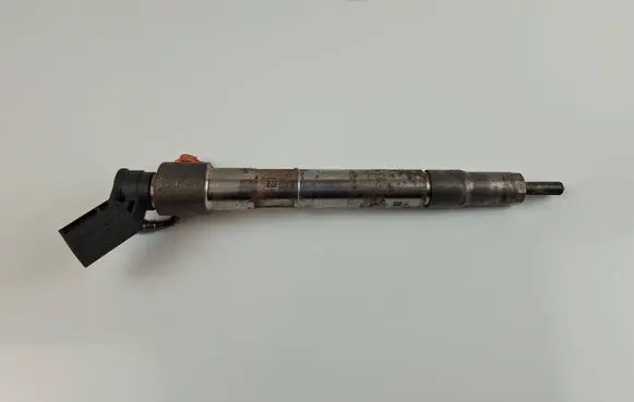 KIA Sportage Fuel injector 338002U000