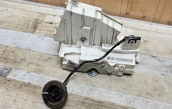 Mercedes-Benz B W245 Rear door lock 1697302135