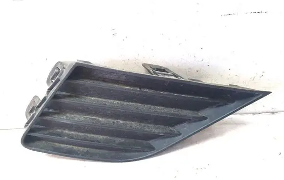 Toyota Avensis T270 Front bumper lower grill 5312705010