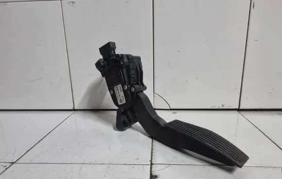 Opel Vectra C Accelerator throttle pedal 6PV00832200 9186724