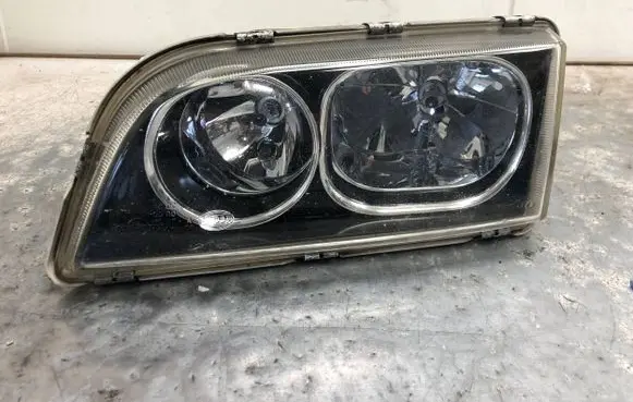 Volvo S40, V40 Headlight/headlamp 30899878