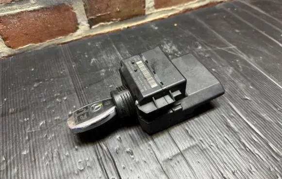 Mercedes-Benz C W203 Ignition lock 2035450508