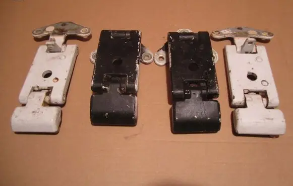 Iveco Daily 3rd gen Loading door hinge set 