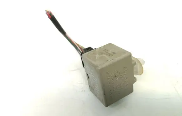 Lexus IS 220D-250-350 Hazard warning light relay 8198030170 0665005641