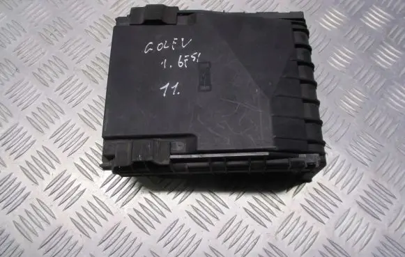 Volkswagen Golf V Fuse box set