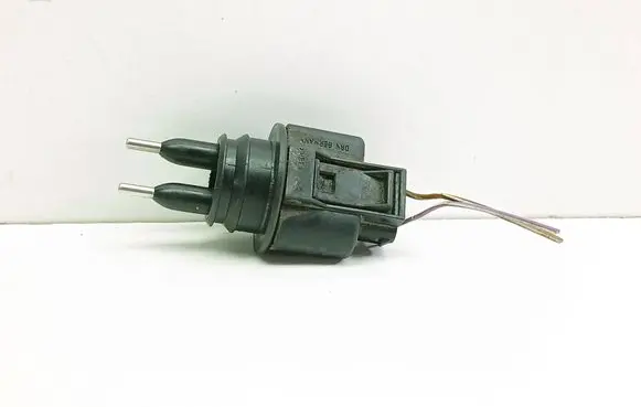 Volkswagen Golf IV Windshield washer fluid level sensor 1J0973202