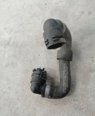 Mercedes-Benz GLC C253 Engine coolant pipe/hose A2135016000
