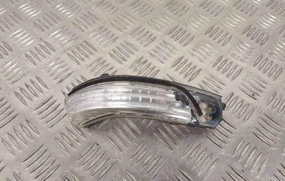 Toyota Avensis T270 Mirror indicator light 4040044