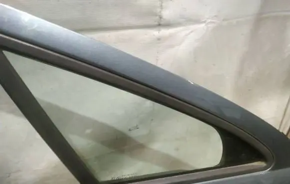 Peugeot 407 Front door vent window glass four-door as2