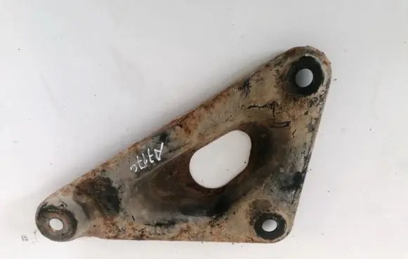 Opel Zafira A Engine mounting bracket