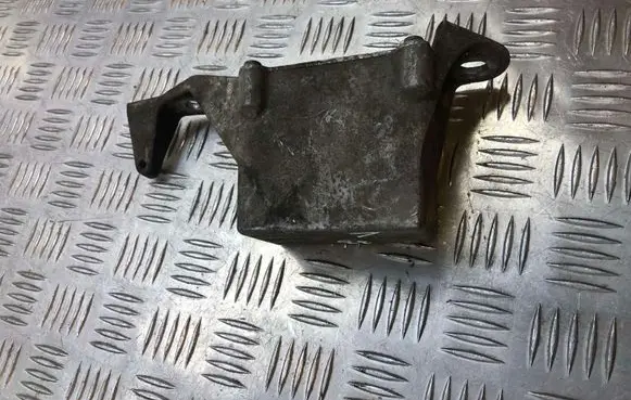 Volvo S60 Engine mount bracket 30645159