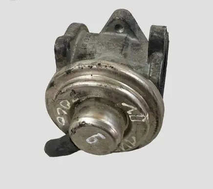 Volkswagen Polo EGR valve 045129637A