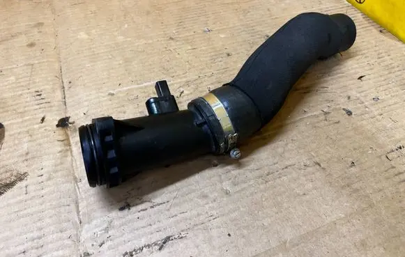 Audi SQ7 Intercooler hose/pipe 4M0145956H 4M0145980
