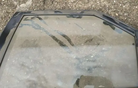 Rear door window glass