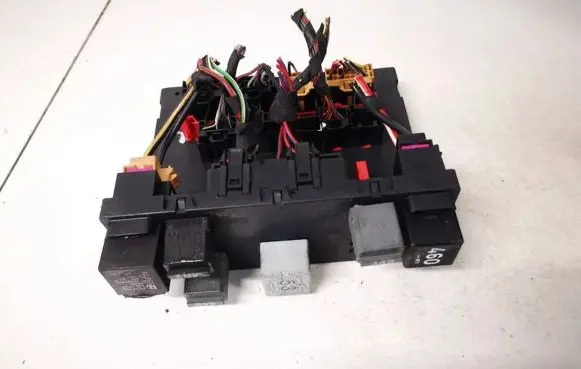 Volkswagen PASSAT B6 Fuse box set 3c0937049ae