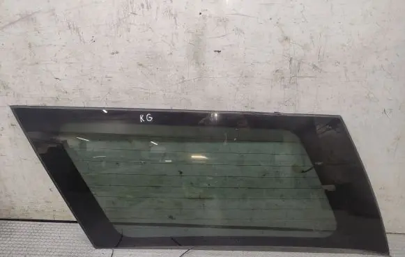 Mitsubishi Grandis Rear side window