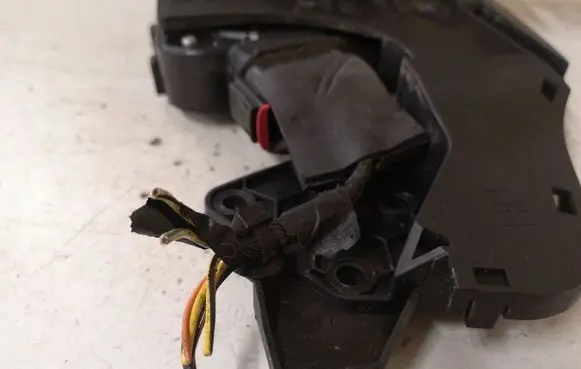 Volvo V50 Rear door lock 30699112 985917102