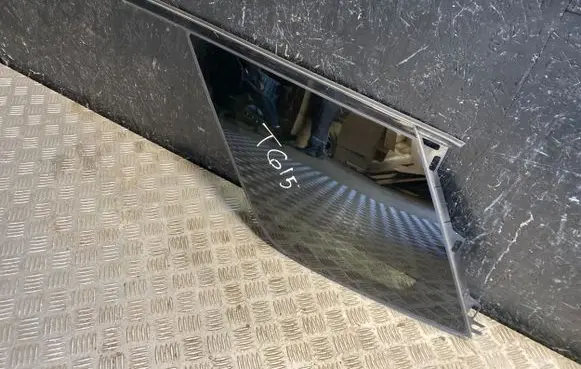 Land Rover Discovery Sport Rear side window