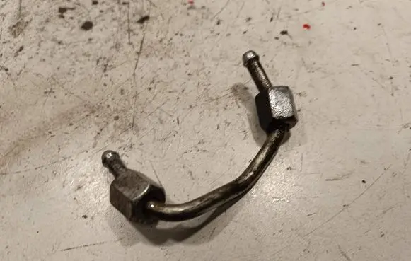 Audi SQ7 Fuel injector supply line/pipe 