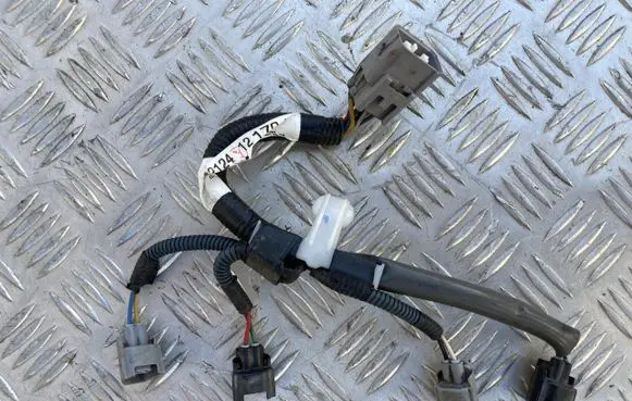 Toyota C-HR I Fuel injector wires 82124-121Z0