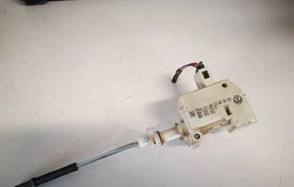 Skoda Octavia Mk1 (1U) Central locking motor 3b0810773b 3b0959782